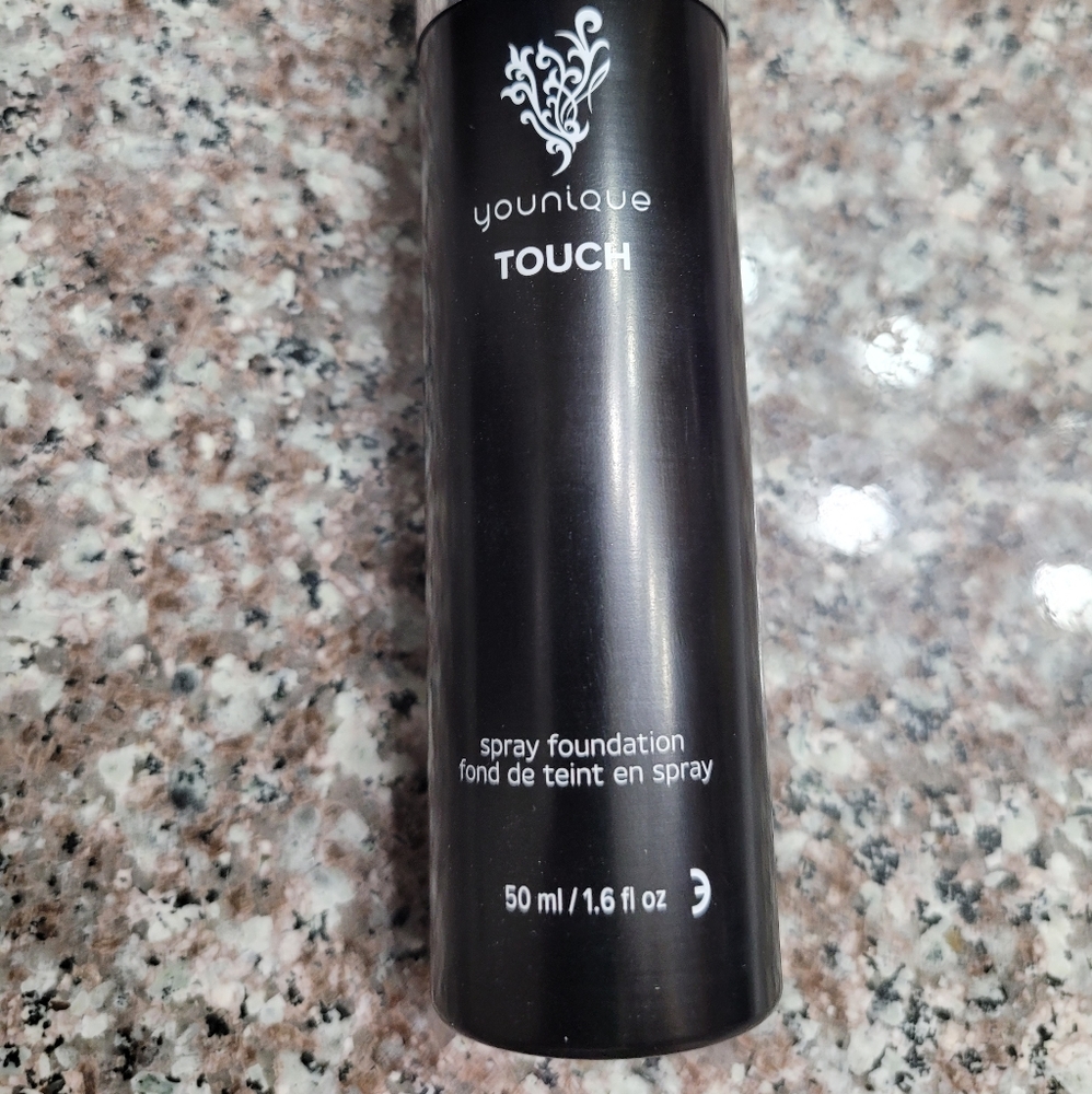 Younique spray foundation Velour